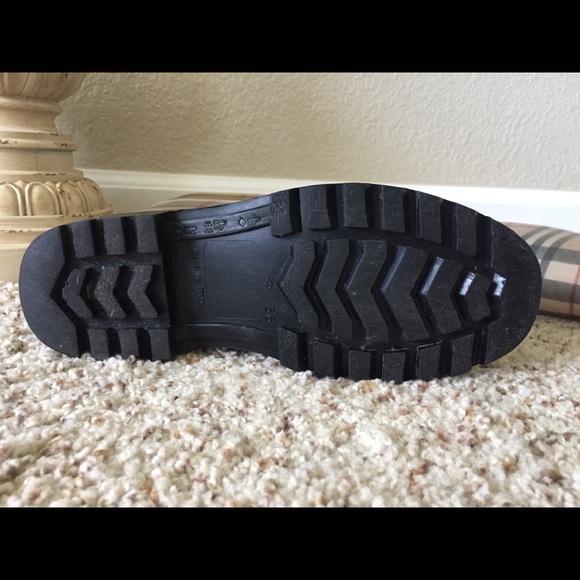 BURBERRY RAIN BOOTS - Picture 3 of 7